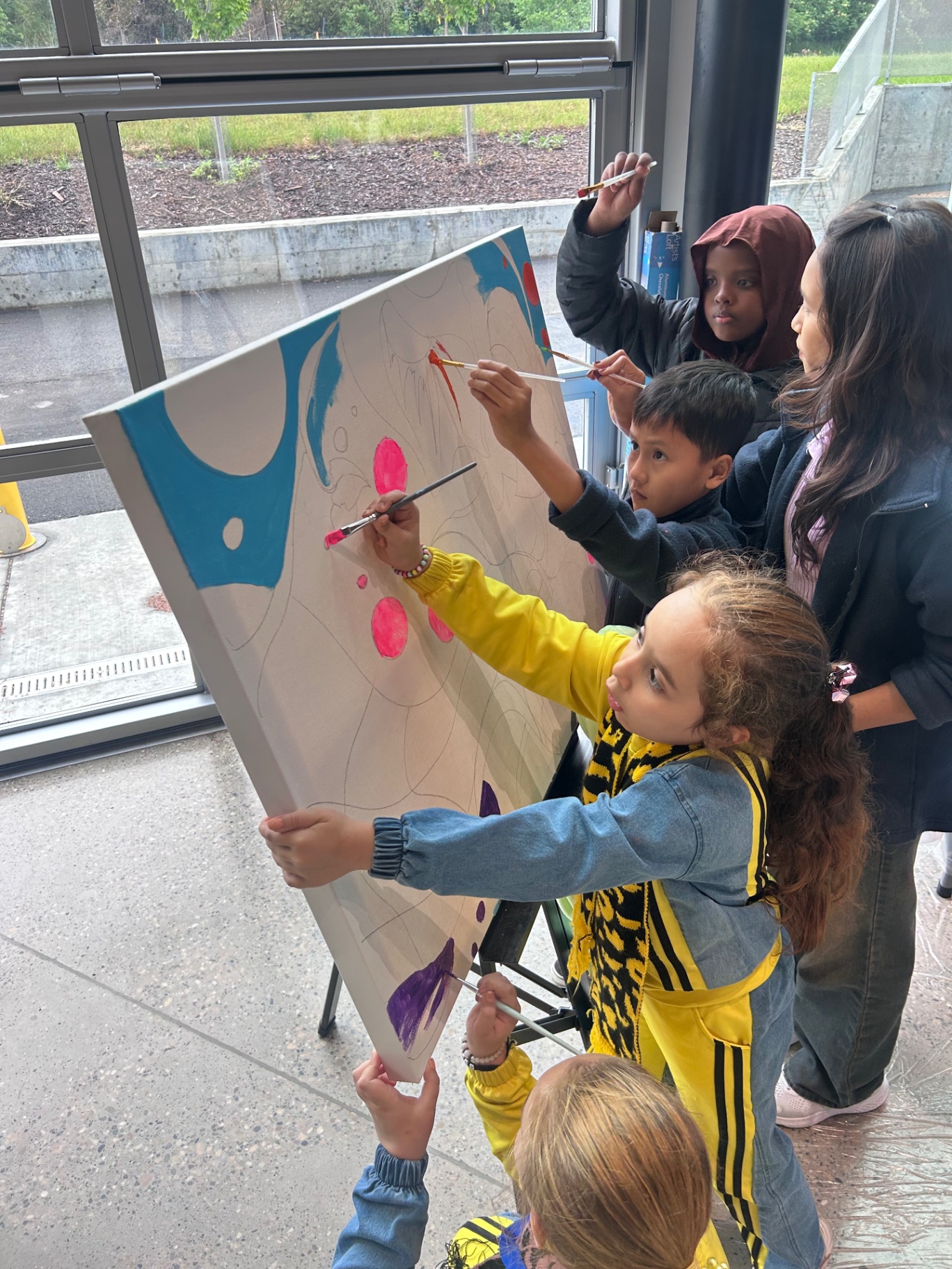 Brushes to the canvas, kids together